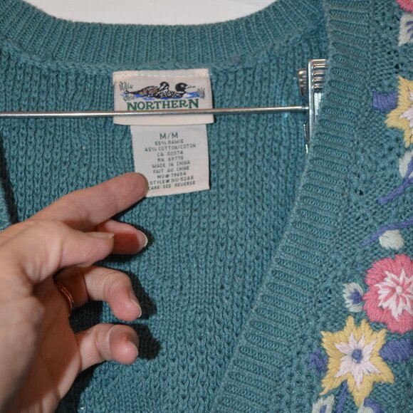 NORTHERN Reflections (R) Ramie/Cotton Floral Embroidery Buttons Knitted Vest M - Picture 2 of 7